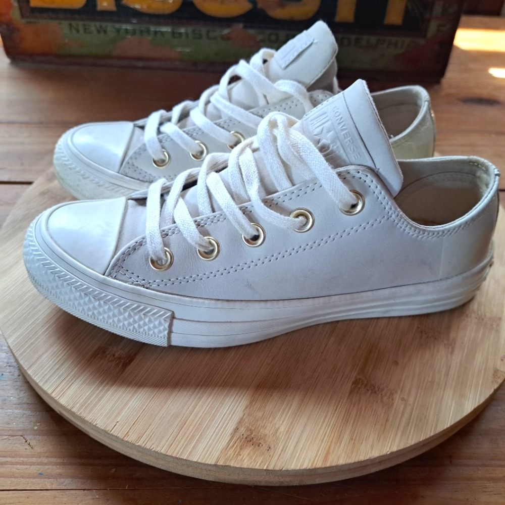 Converse Chuck Taylor All Star Leather Low Top Sneakers Women's Size 5 159528C